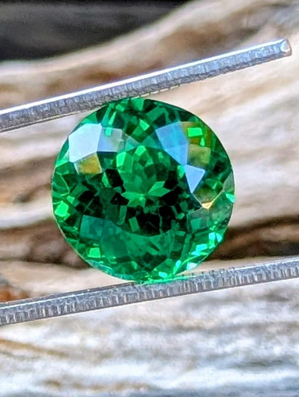Flawless 5 Ct Round Emerald Green Sapphire